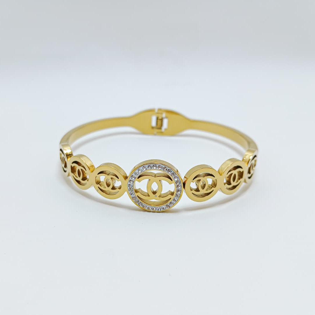 LV, Tory & Gucci Handcuff AJ08182315