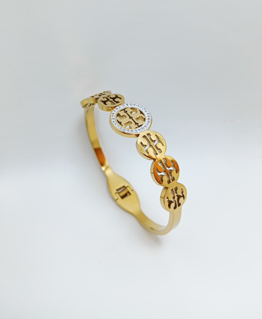 LV, Tory & Gucci Handcuff AJ08182315