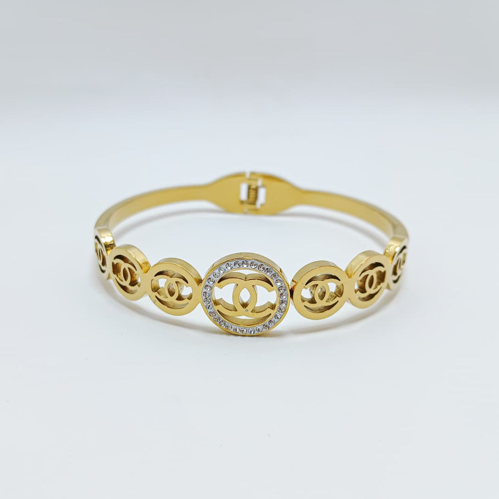 LV, Tory & Gucci Handcuff AJ08182315