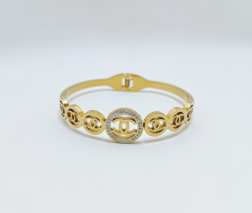 LV, Tory & Gucci Handcuff AJ08182315