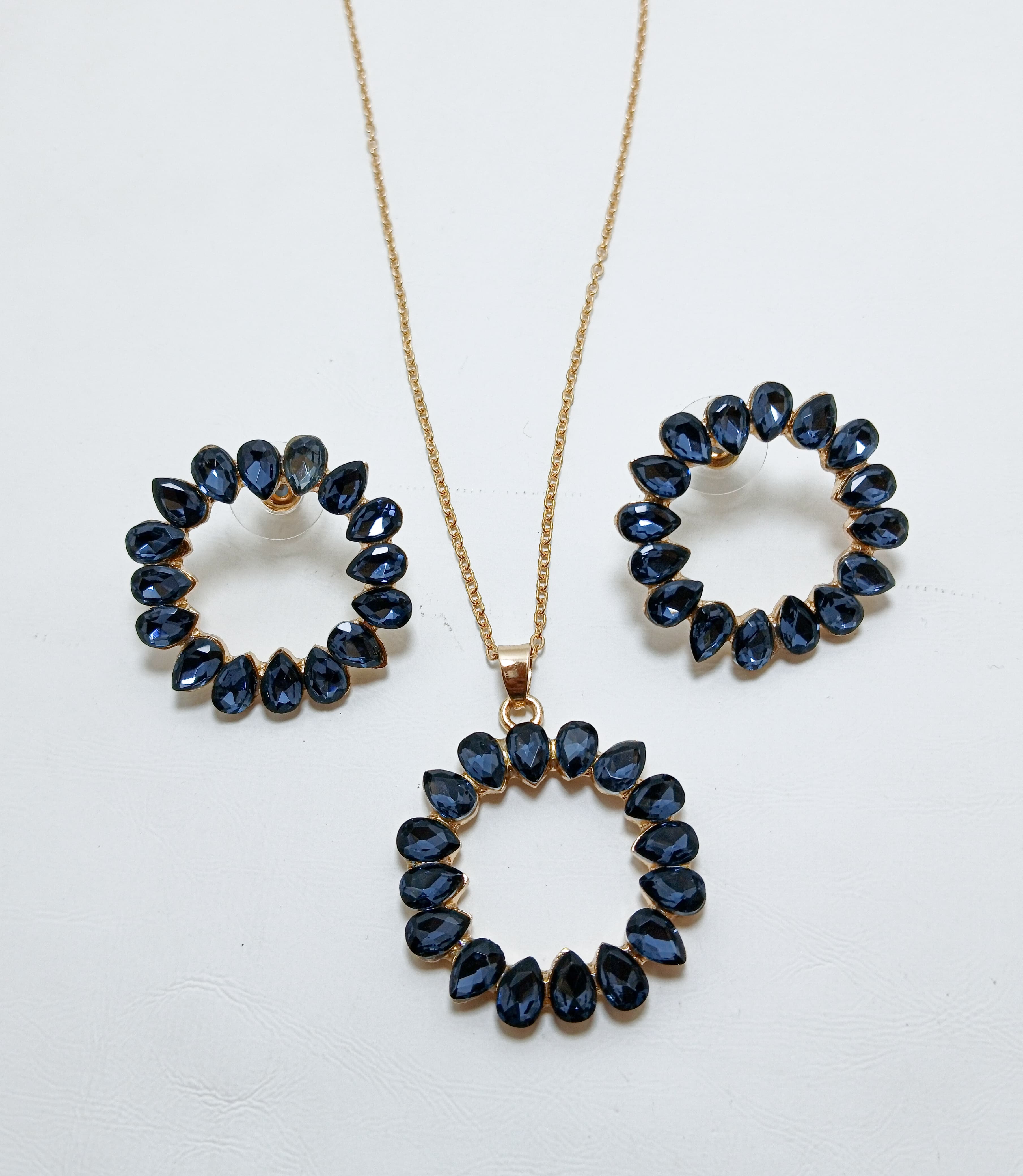 Premium Circle Zircon Pendant & Earrings AJ082610032